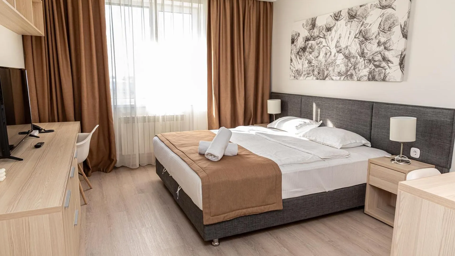 Yes, Apartments By Botanical Garden contacts